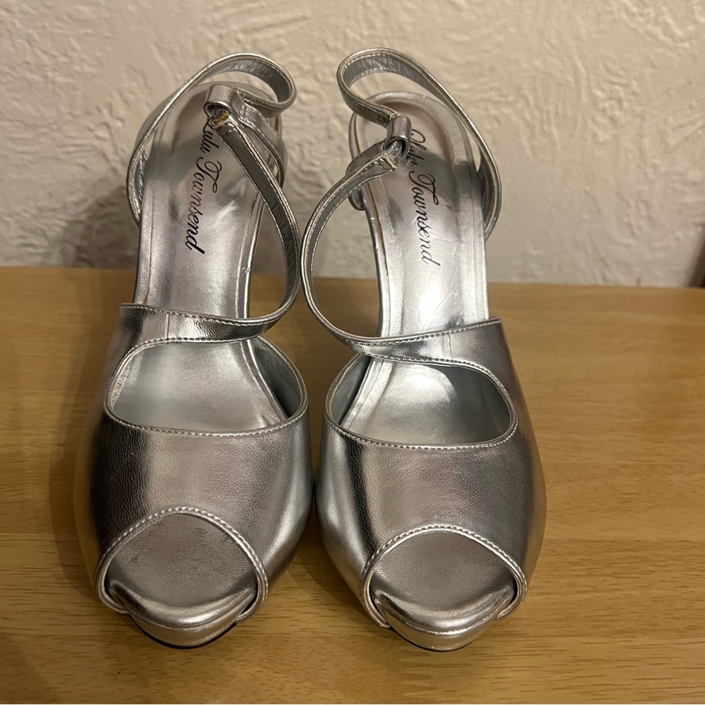 Vintage LuLu Townsend Platform Silver Sling Back
Spike Heels. Peep toe